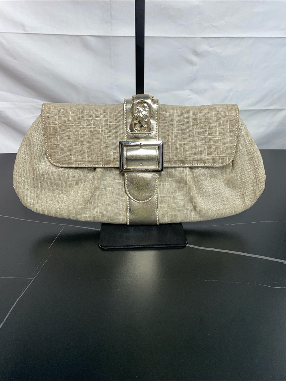 WHITE HOUSE BLACK MARKET GOLD SHIMMER CLUTCH FTL-09-033